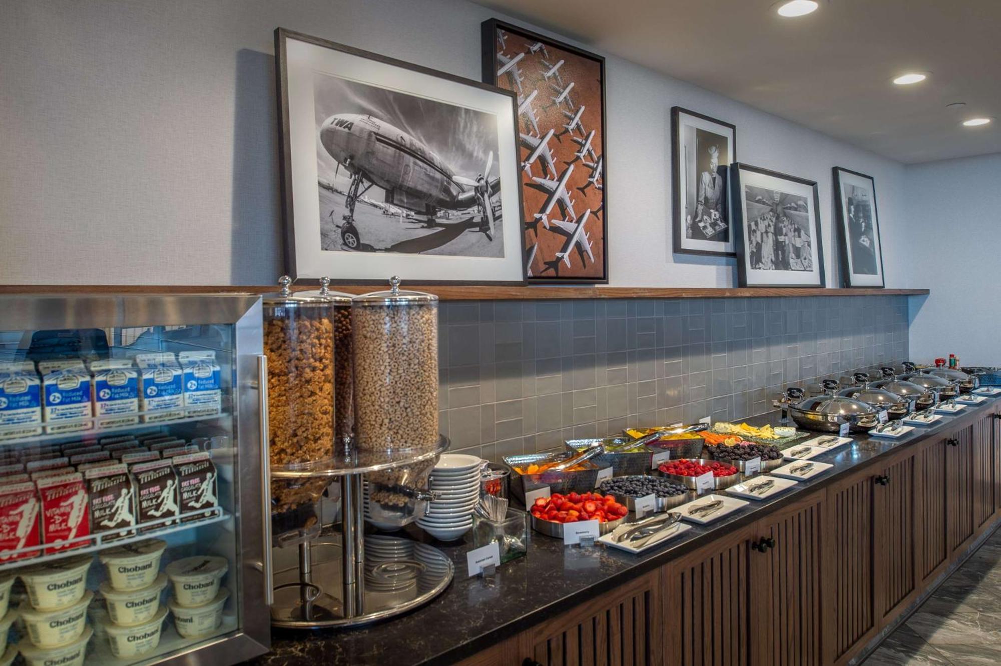 Hilton St. Louis Airport Hotell Woodson Terrace Eksteriør bilde